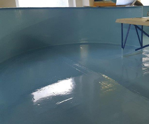 Die PU-Farbe und PU-Schutzversiegelung auftragen! Die PU-Farbe und PU-Schutzversiegelung auftragen!